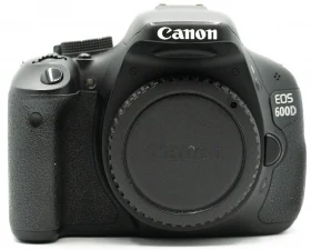 Boîtier Canon EOS 600D vu de face