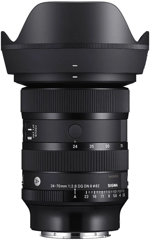 Objectif Sigma 24–70 mm f/2,8 DG DN II Art sur fond blanc